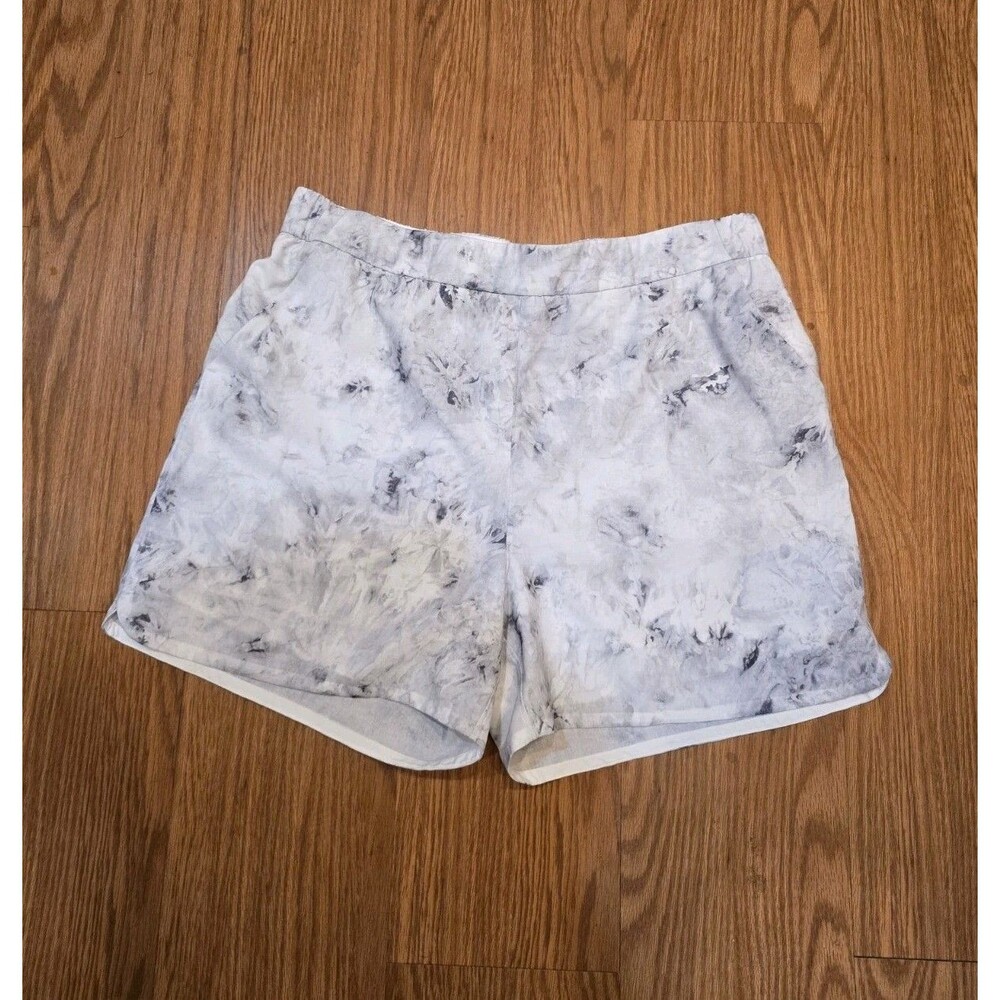 Lululemon Flat-Front Relaxed High-Rise Short 4.5"